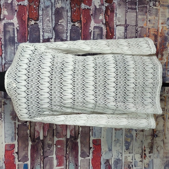 Mono Reno Embellished Lace Tunic - Picture 3 of 8